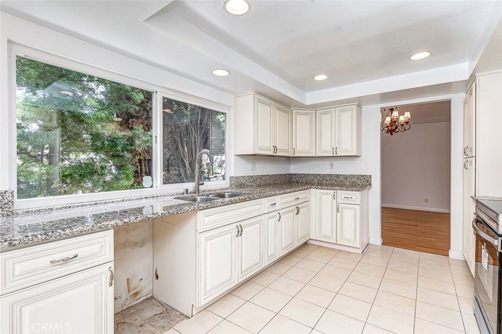 Chandelier, Interior, Kitchen, Recessed Lighting, Wood Texture Flooring