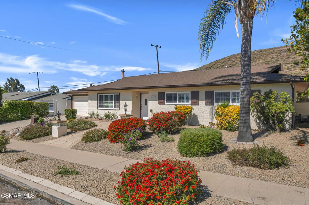 Exterior, Facade, Ranch