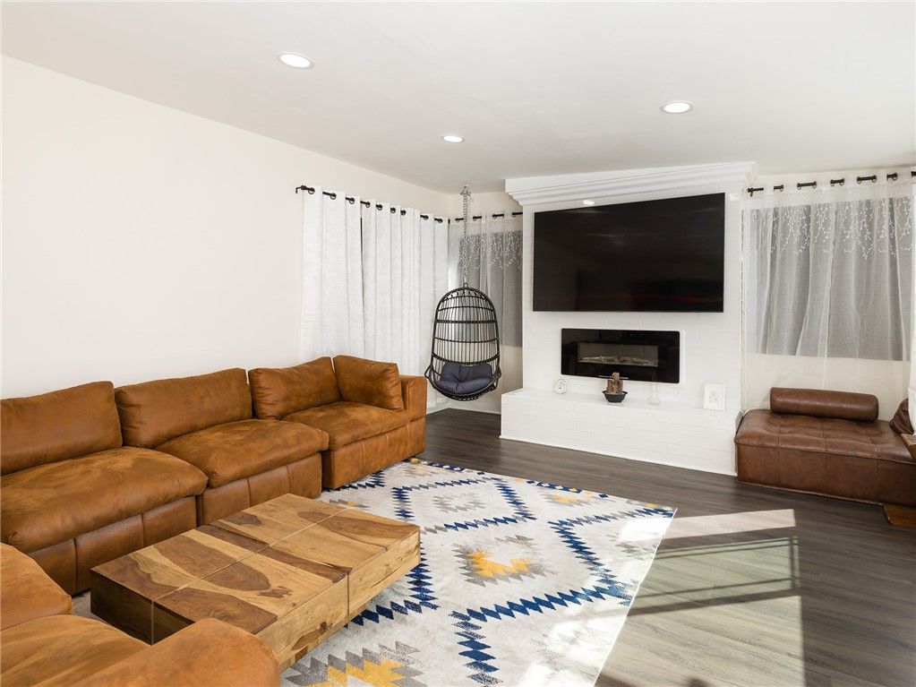 Fireplace, Interior, Living room, Pendant Lights, Recessed Lighting, Wood Texture Flooring