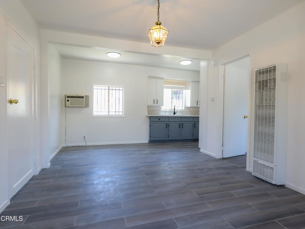 Empty room, Interior, Pendant Lights, Wood Texture Flooring