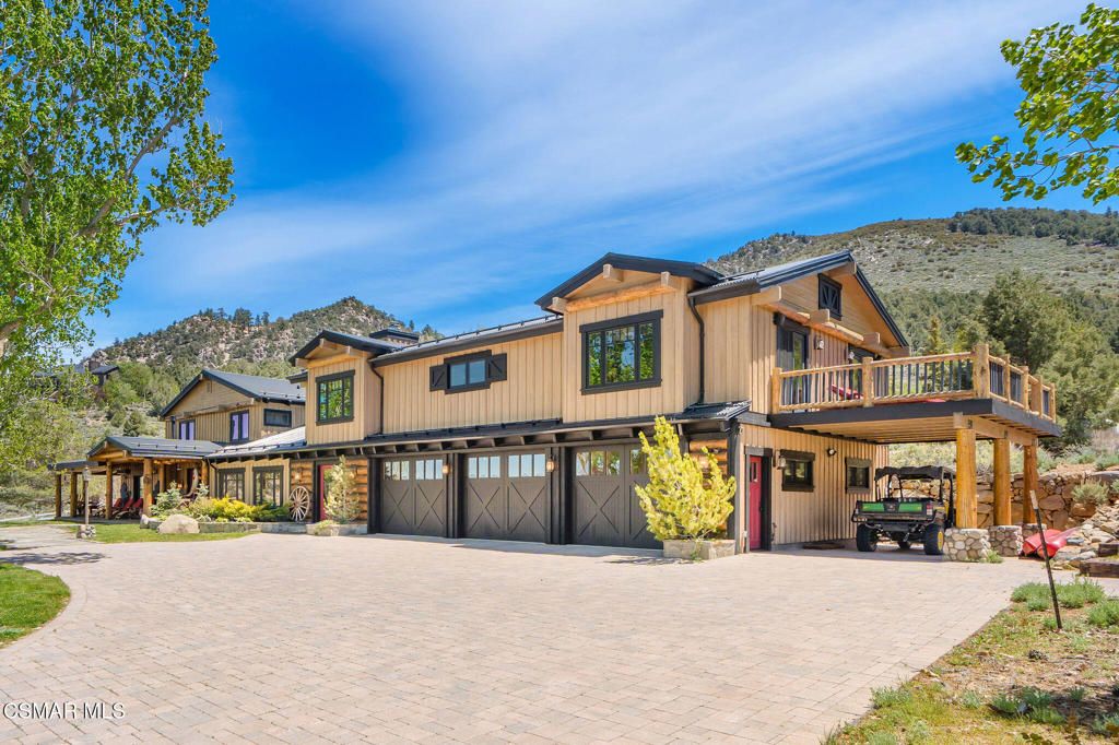 Attached, Exterior, Facade, Farmhouse