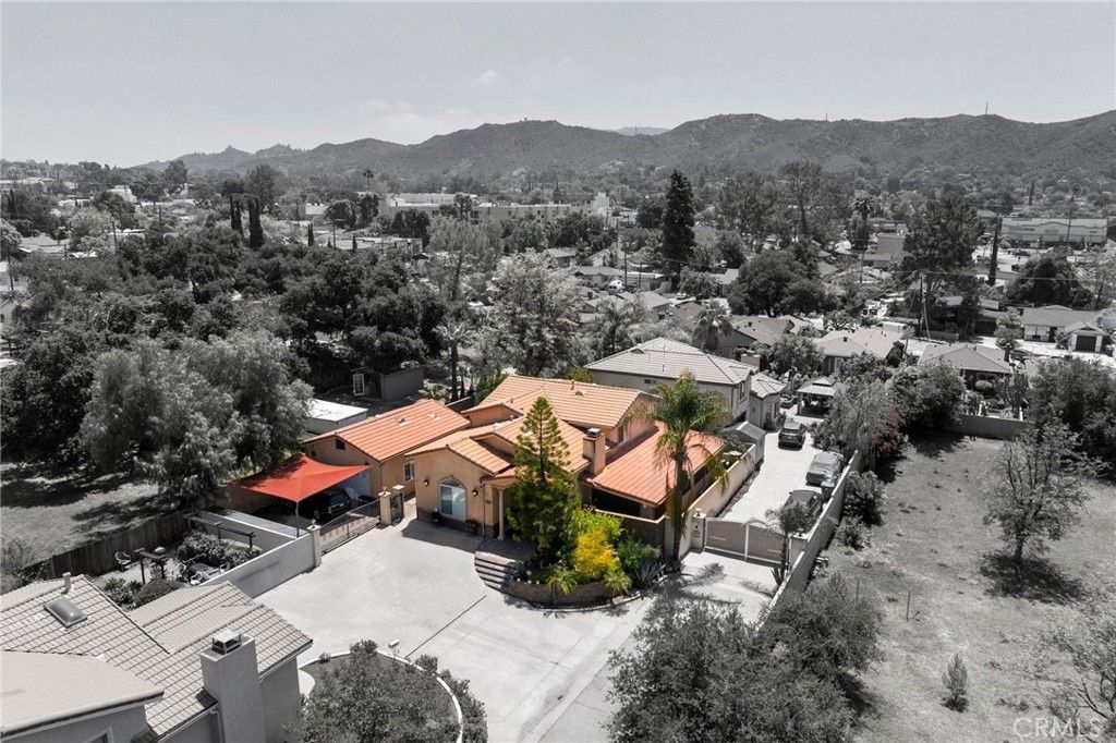 Exterior, Drone
