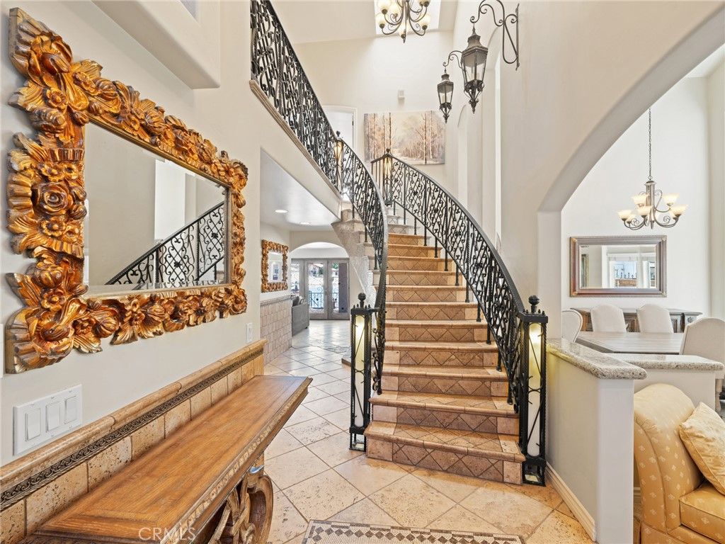 Chandelier, Interior