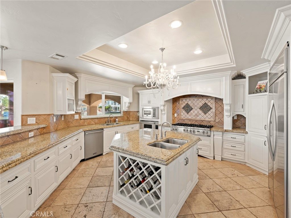 Chandelier, Interior, Kitchen, Recessed Lighting, Stainless Steel Appliances