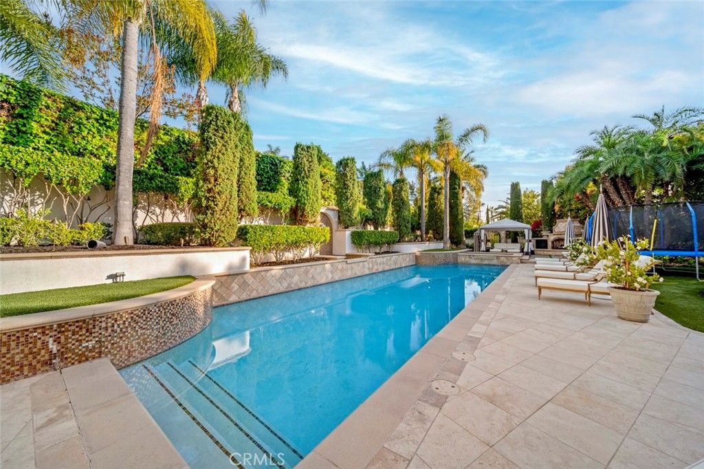 Exterior, Playground, Pool