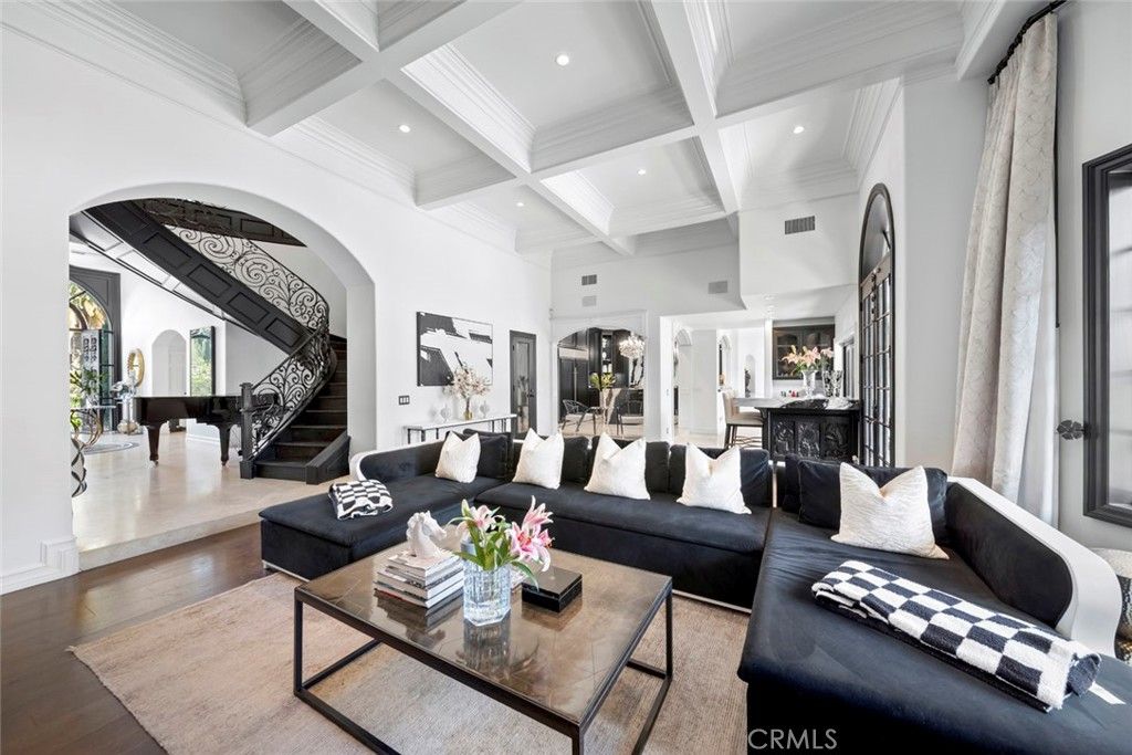 Interior, Living room, Piano, Recessed Lighting, Wood Texture Flooring