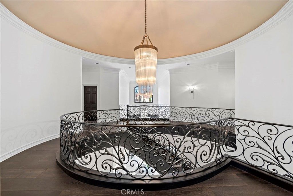 Interior, Pendant Lights, Wood Texture Flooring
