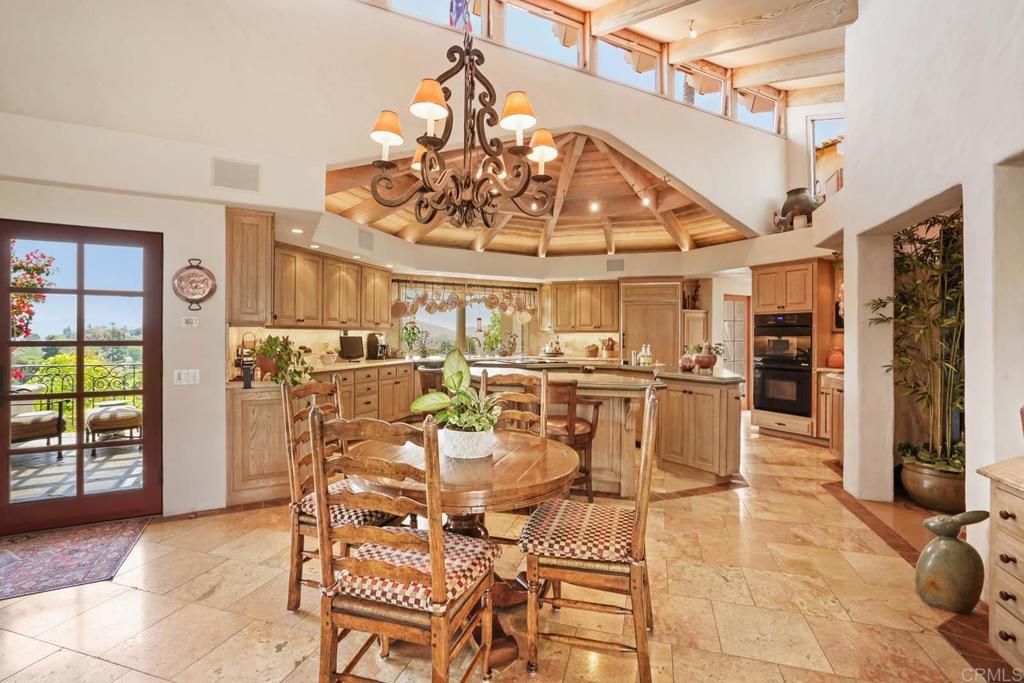 Chandelier, Dining room, Interior, Kitchen, Recessed Lighting, Stainless Steel Appliances