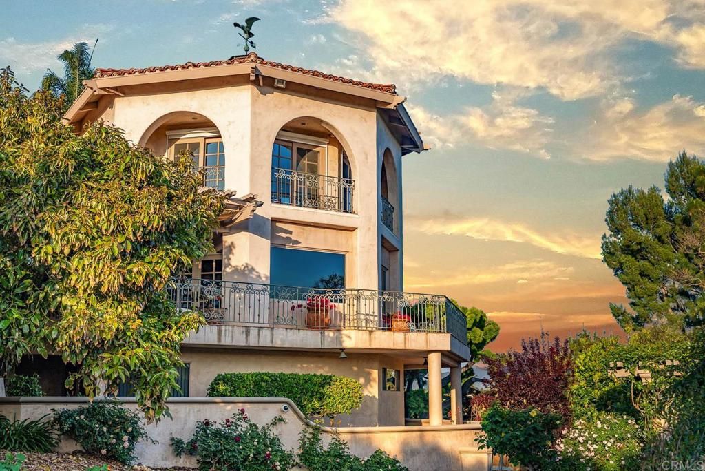 Exterior, Facade, Mediterranean