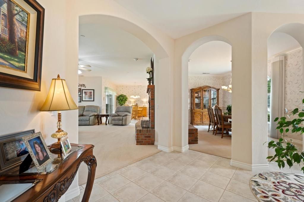 Chandelier, Dining room, Interior, Living room, Pendant Lights