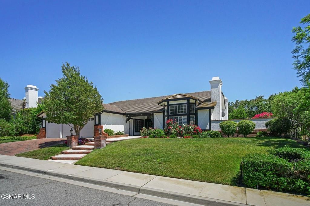 Backyard, Exterior, Facade, Ranch