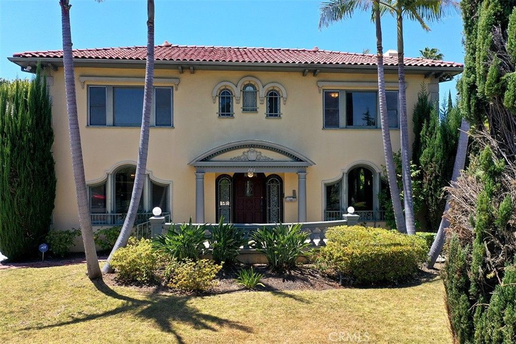Exterior, Facade, Mediterranean
