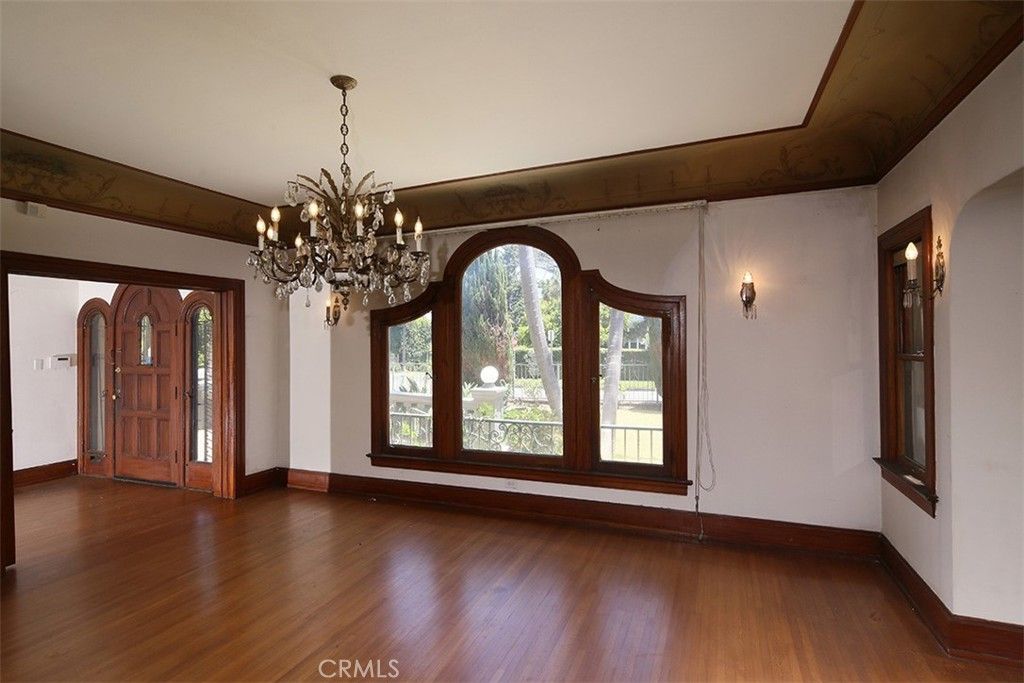 Chandelier, Empty room, Interior, Wood Texture Flooring