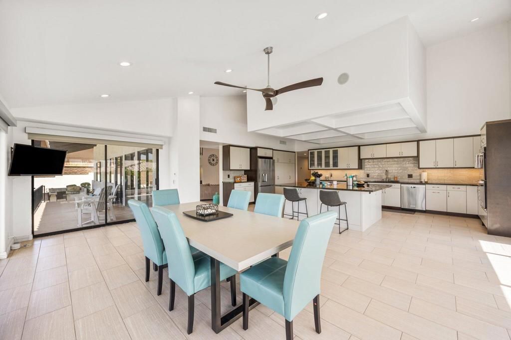 Dining room, Interior, Kitchen, Recessed Lighting