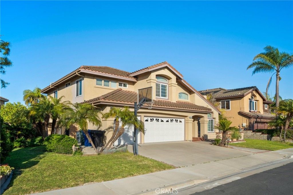 Attached, Exterior, Facade, Mediterranean