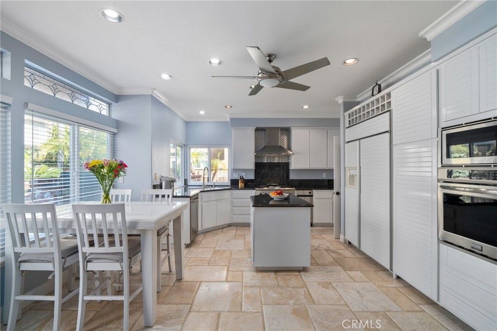 Dining room, Interior, Kitchen, Recessed Lighting, Stainless Steel Appliances