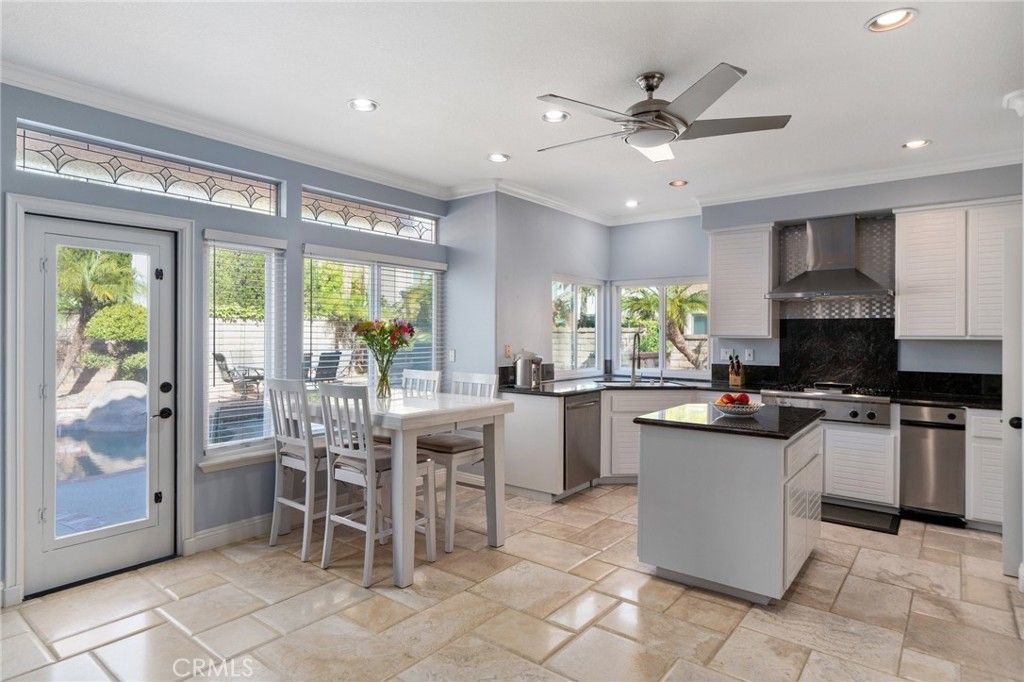Dining room, Interior, Kitchen, Recessed Lighting, Stainless Steel Appliances