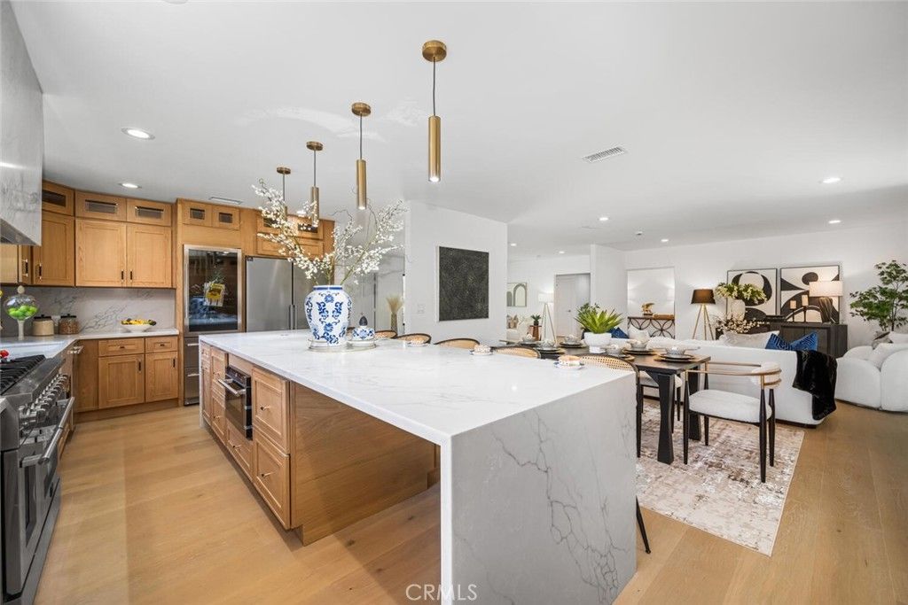 Dining room, Interior, Kitchen, Living room, Pendant Lights, Recessed Lighting, Stainless Steel Appliances, Wood Texture Flooring