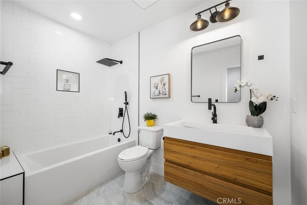 Bathroom, Interior, Marble, Recessed Lighting