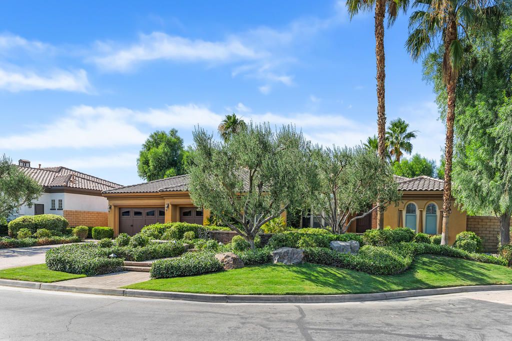 Attached, Exterior, Facade, Mediterranean