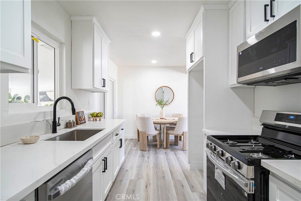 Dining room, Interior, Kitchen, Recessed Lighting, Stainless Steel Appliances, Wood Texture Flooring