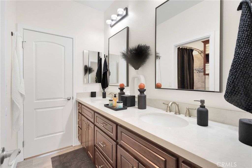Bathroom, Dual Sink Vanities, Interior, Wood Texture Flooring