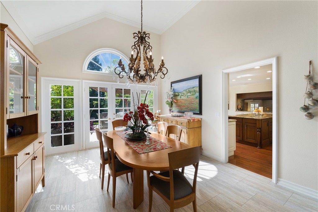 Chandelier, Dining room, Interior, Recessed Lighting, Wood Texture Flooring
