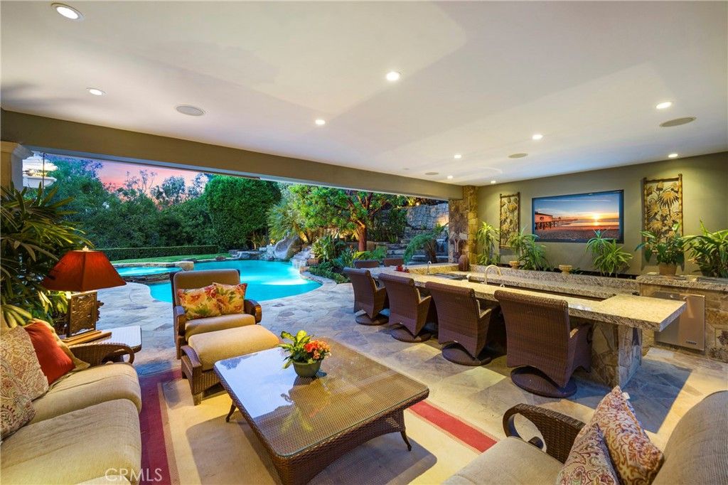Exterior, Living room, Pool, Recessed Lighting