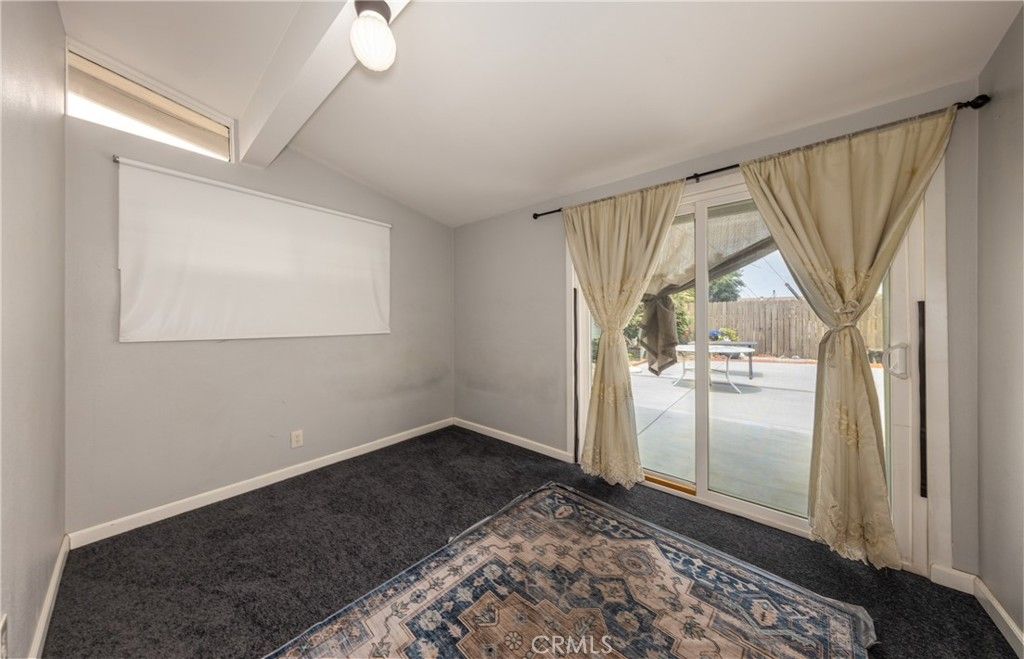 Empty room, Interior
