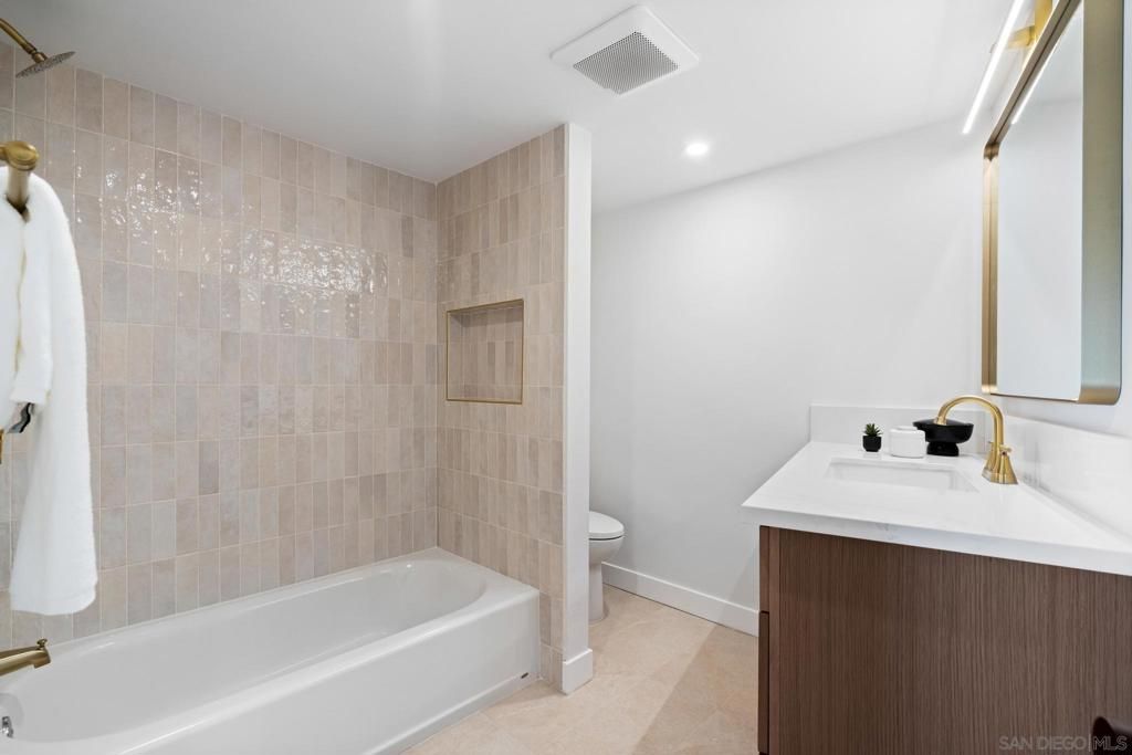 Bathroom, Interior, Recessed Lighting