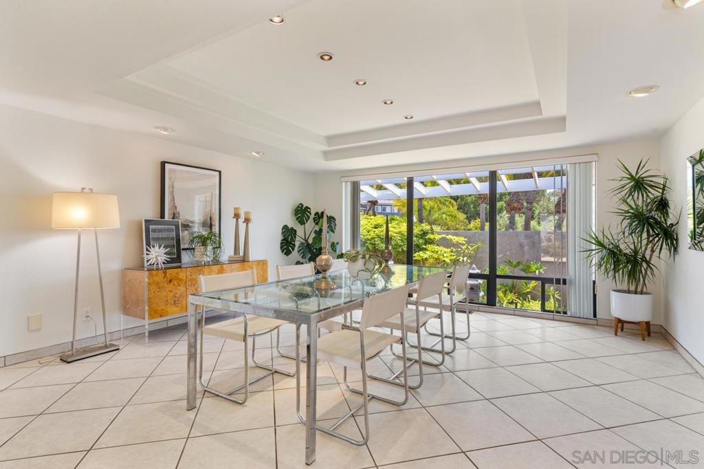 Dining room, Interior, Recessed Lighting