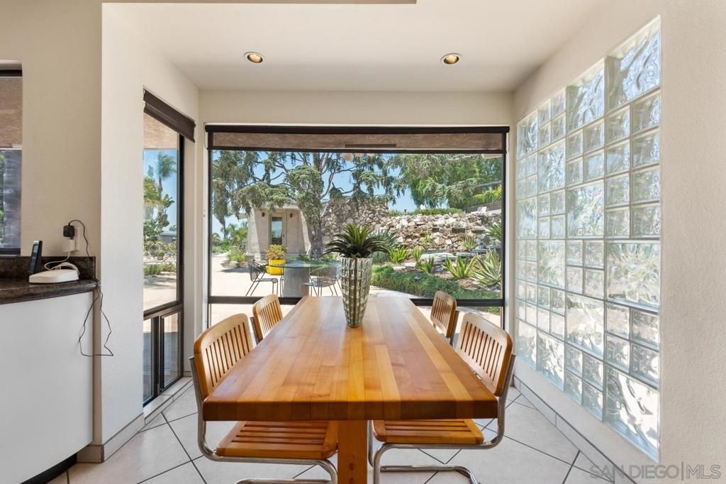 Dining room, Interior, Recessed Lighting