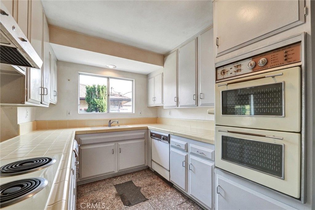 Interior, Kitchen, Tile Countertops