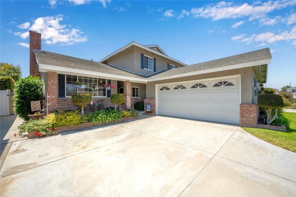 Attached, Exterior, Facade, Brick Facade, Ranch
