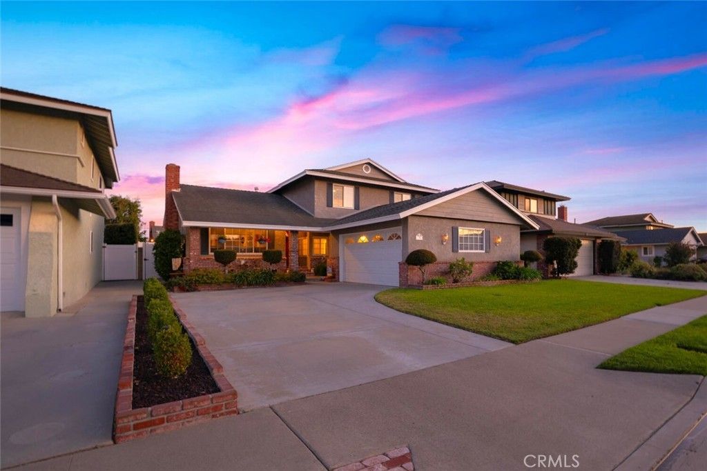 Attached, Backyard, Exterior, Facade, American Craftsman