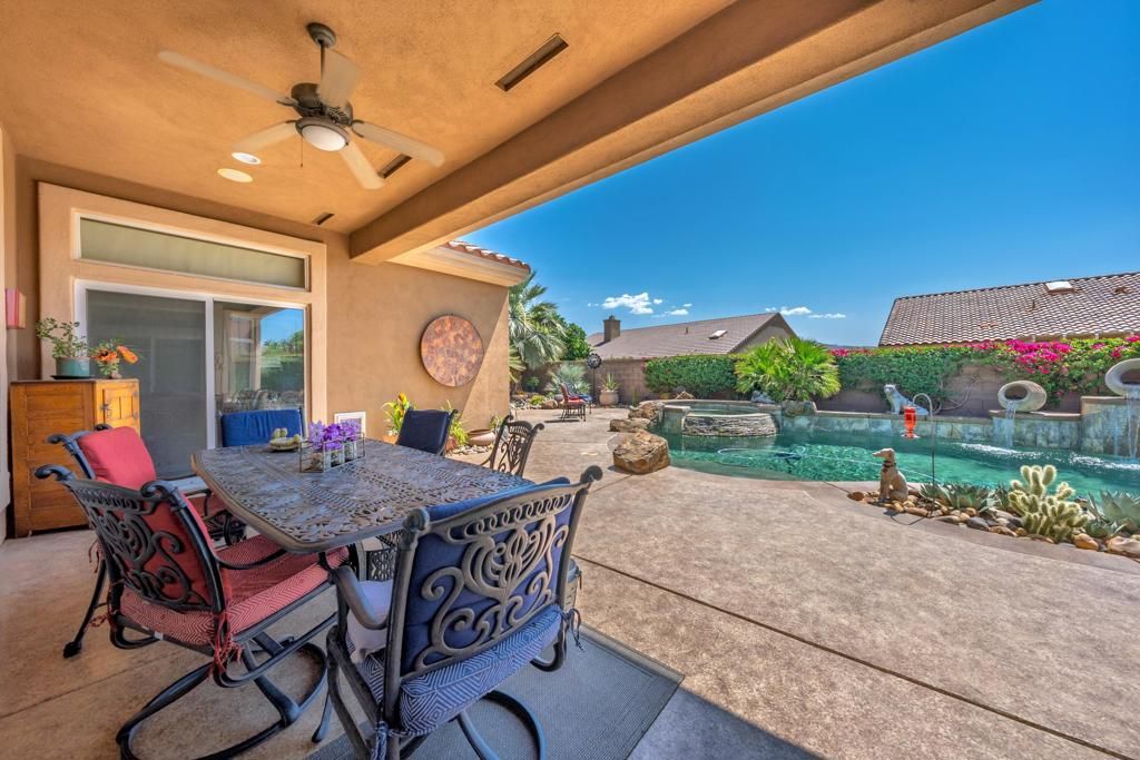 Exterior, Pool, Recessed Lighting