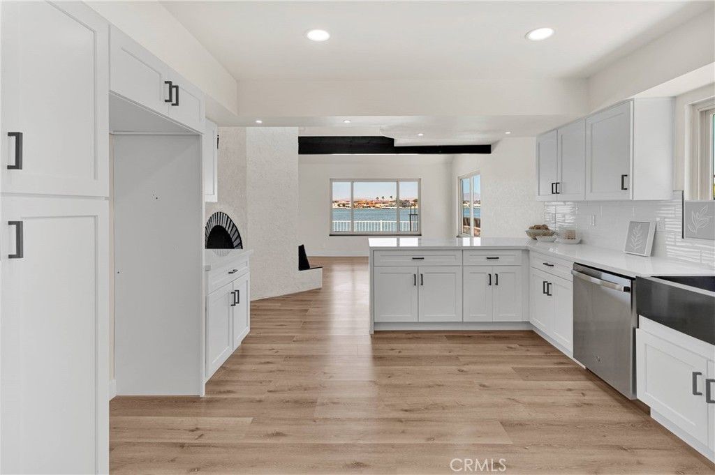Interior, Kitchen, Recessed Lighting, Water, Wood Texture Flooring