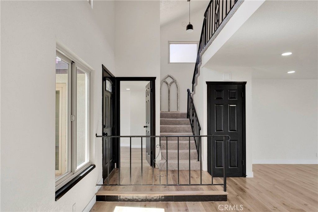 Interior, Pendant Lights, Recessed Lighting, Wood Texture Flooring