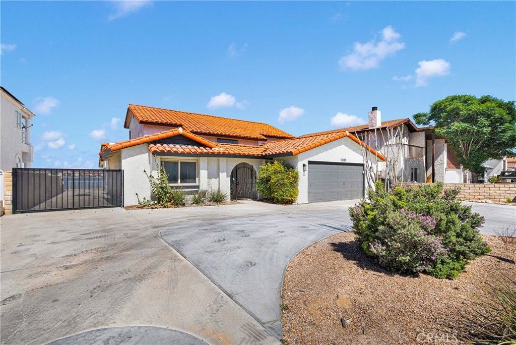 Attached, Exterior, Facade, Spanish Mediterranean