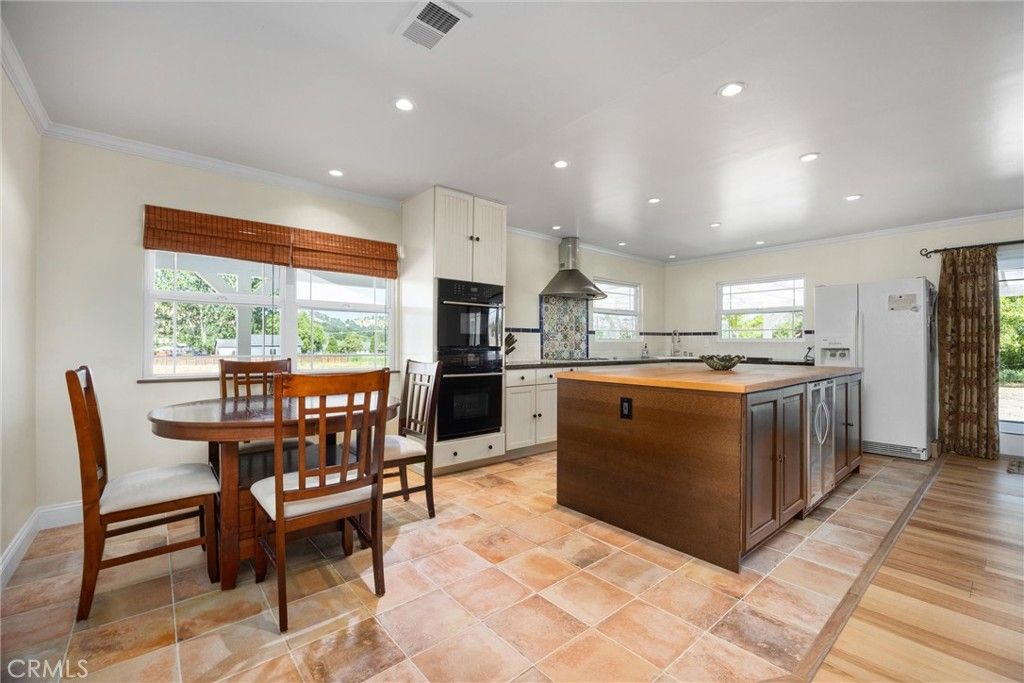 Dining room, Interior, Kitchen, Recessed Lighting