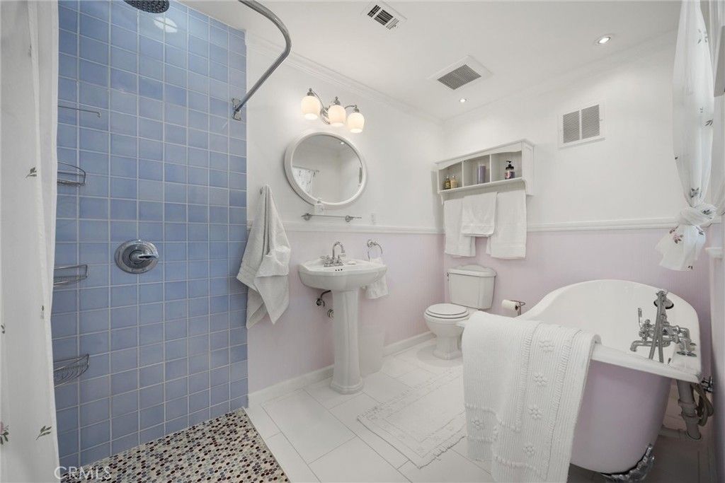 Bathroom, Interior, Recessed Lighting