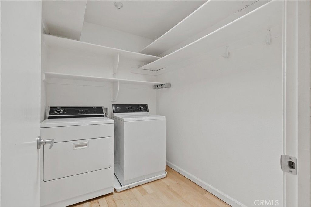 Interior, Utility Closets, Washer, Wood Texture Flooring