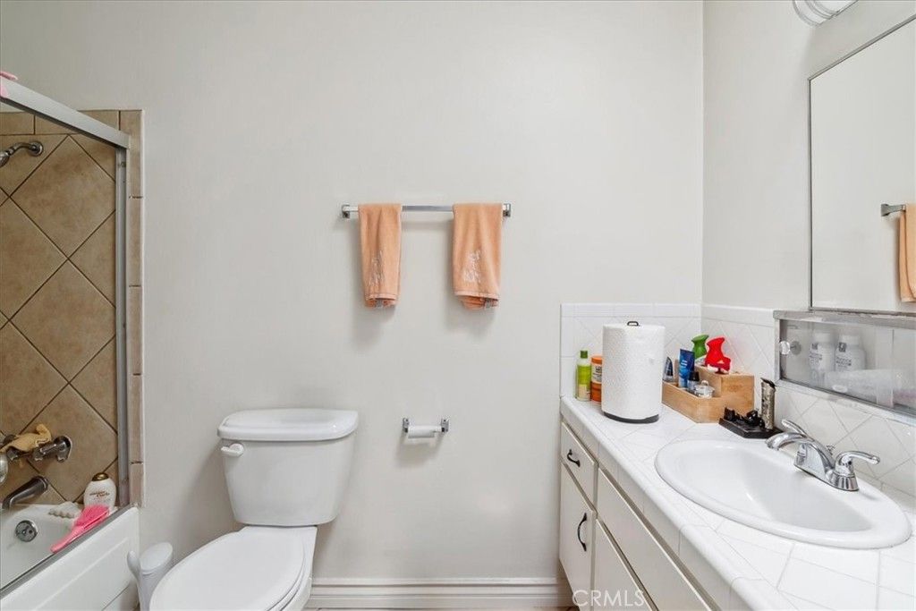 Bathroom, Interior, Tile Countertops