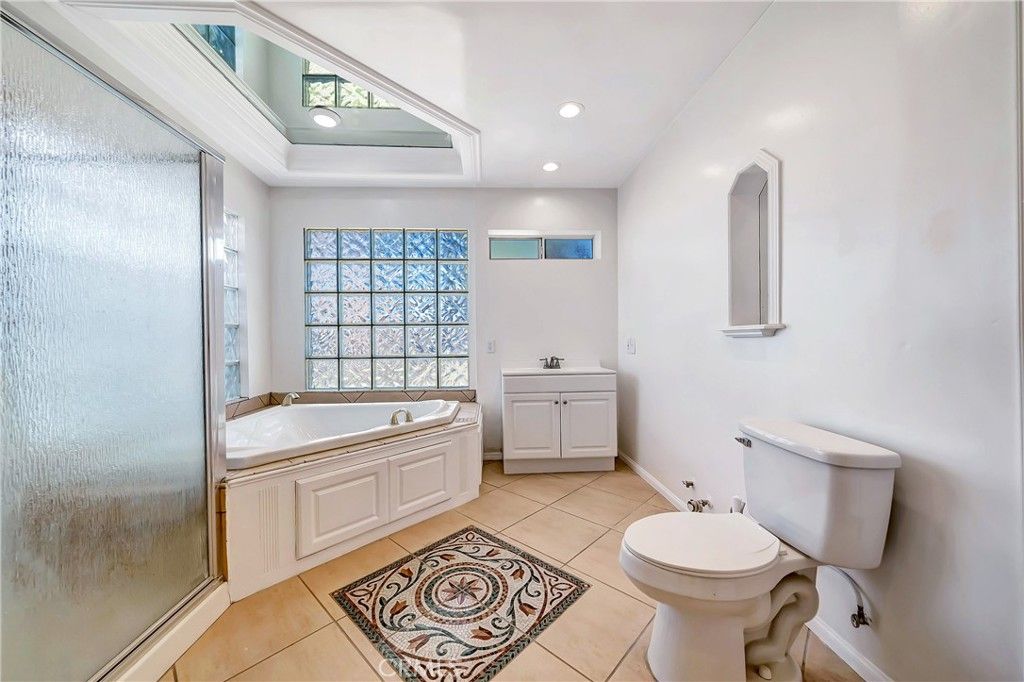 Bathroom, Interior, Recessed Lighting