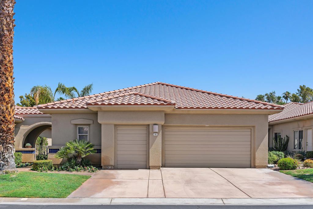 Attached, Exterior, Facade, Mediterranean