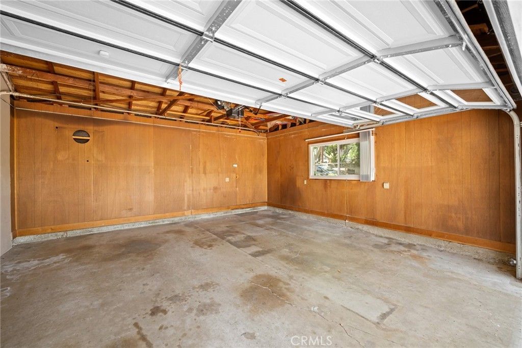 Garage, Interior, Wooden Walls