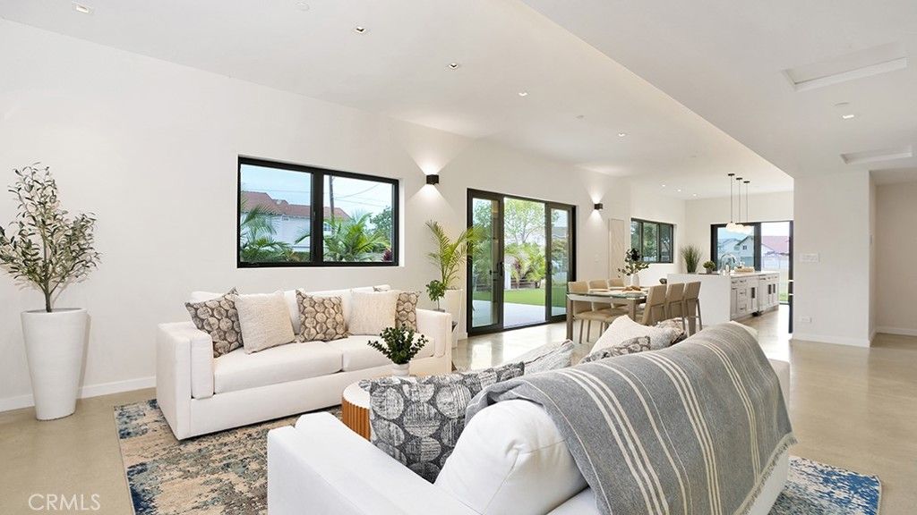 Dining room, Interior, Living room, Pendant Lights, Recessed Lighting