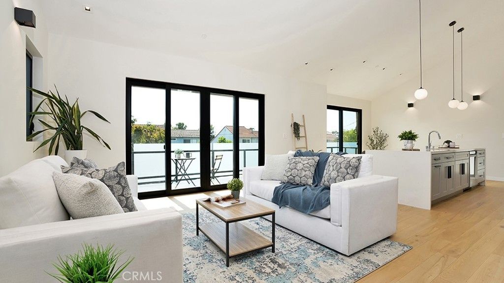 Interior, Living room, Pendant Lights, Recessed Lighting, Water, Wood Texture Flooring