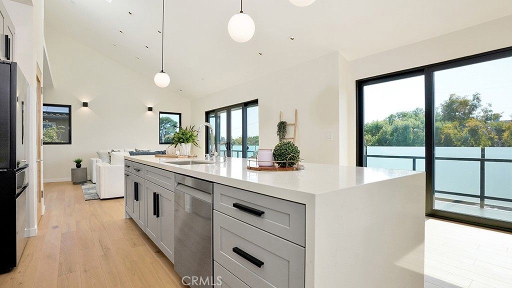 Interior, Kitchen, Living room, Pendant Lights, Recessed Lighting, Wood Texture Flooring