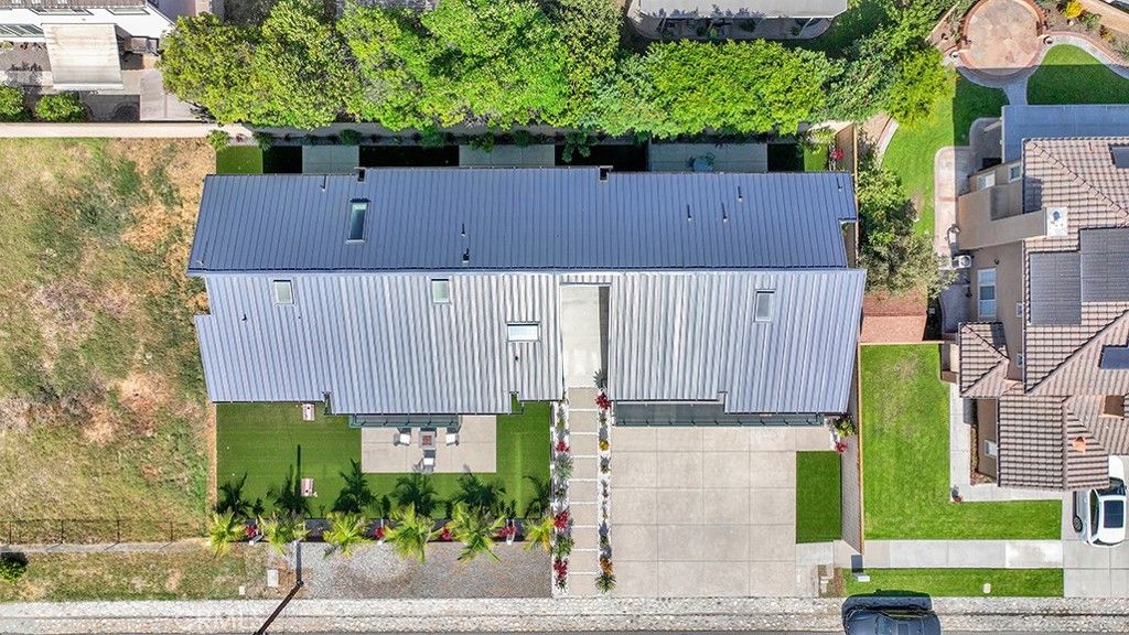 Exterior, Drone